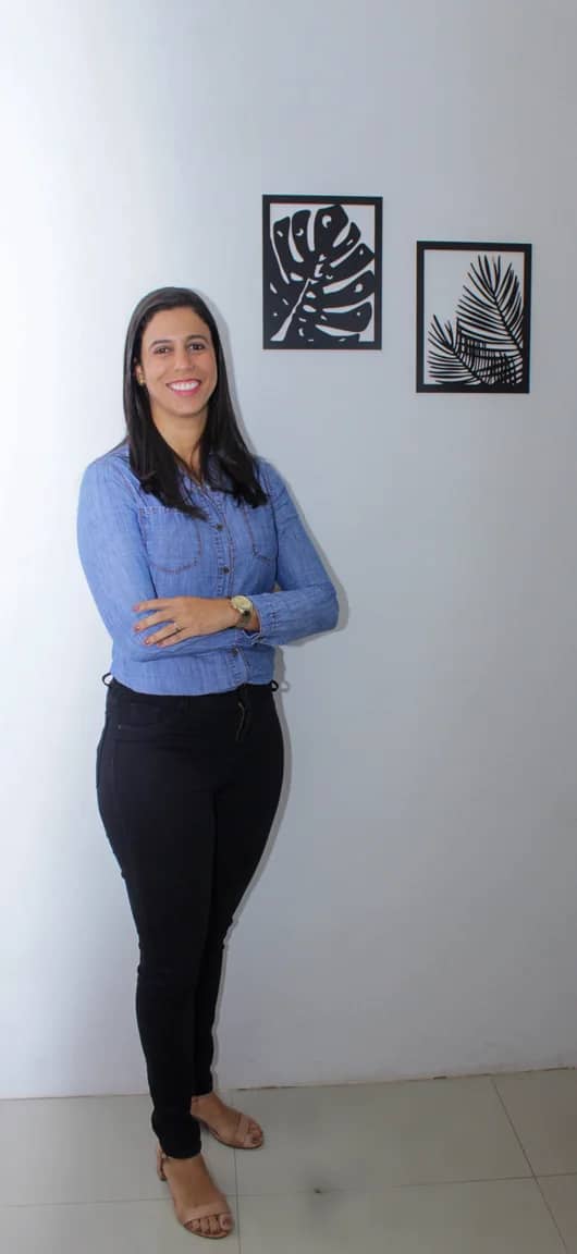 Louise Diná no ambiente de atendimento