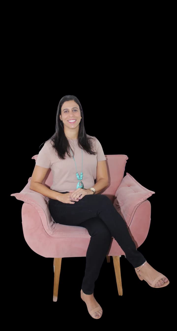 Louise Diná em seu espaço de atendimento