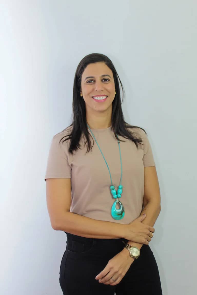 Retrato profissional de Louise Diná